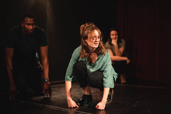 Cours de théâtre comédie aux Ateliers Comédie