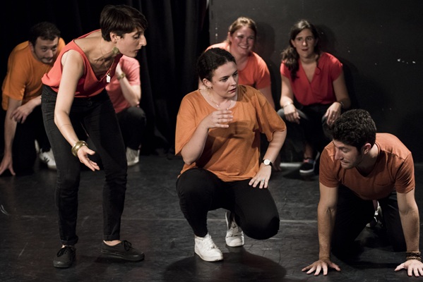 cours de théâtre improvisation à Paris aux Ateliers Comédie